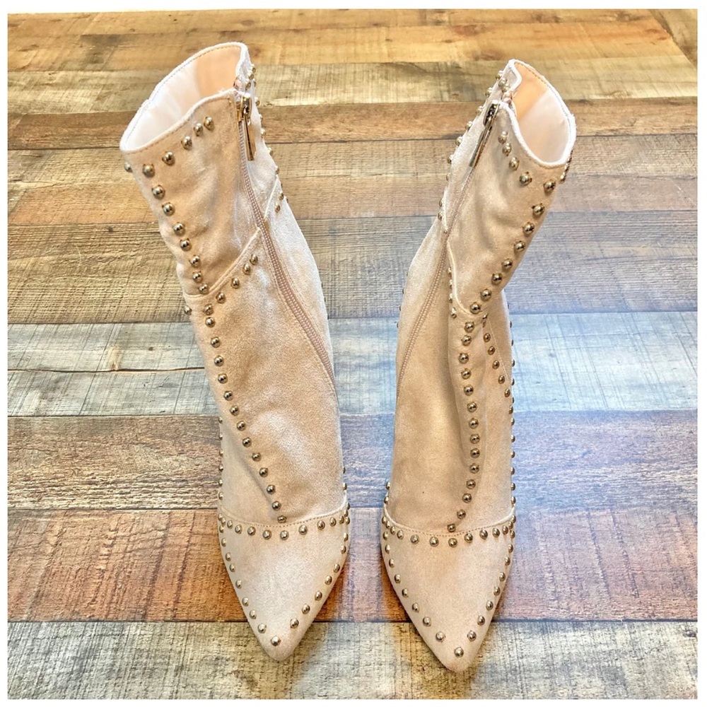 Olivia Ferguson Nude Suede Studded Boots - Picture 8 of 9